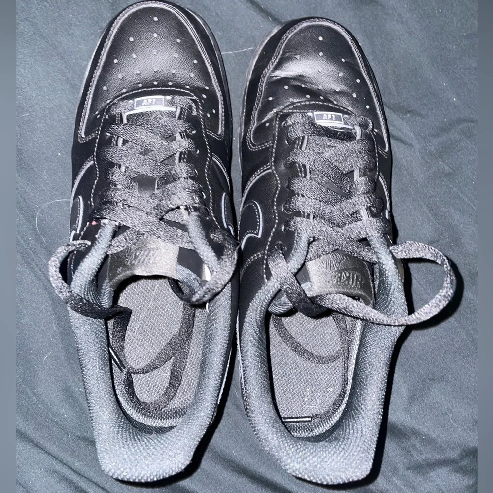 Black airforce 1’s - Picture 1 of 5